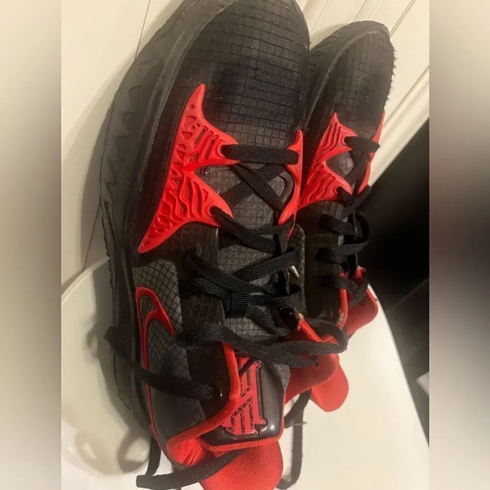 Nike Kyrie Low 4 Bred Black University Red Basketball CW3985-006 Men's Size 10.5